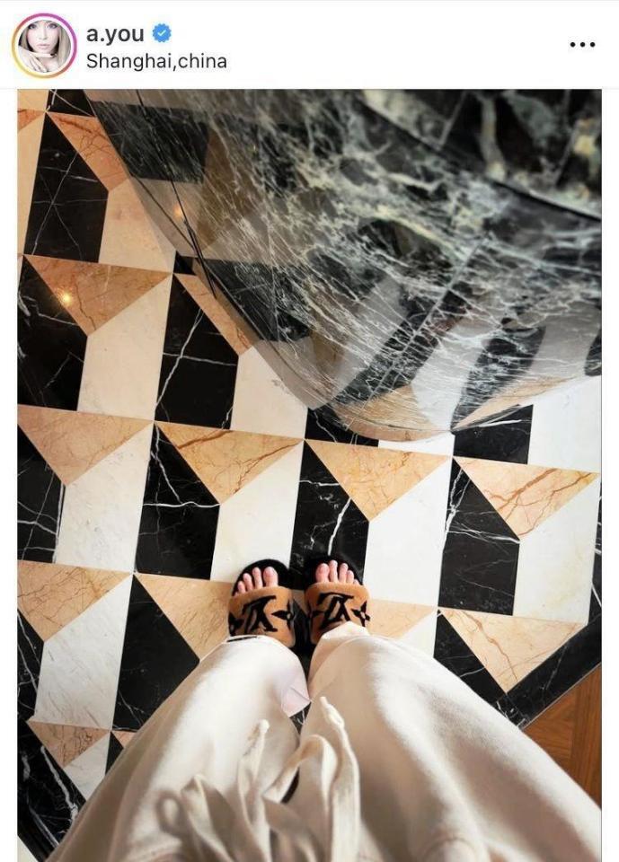 足元もヴィトン。浜崎あゆみのインスタグラム＠ａ．ｙｏｕより