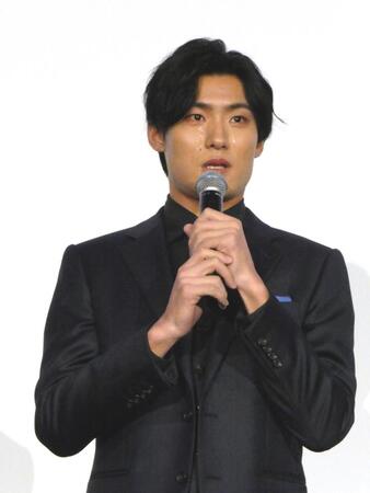 　横田慎太郎さんを思って大粒の涙をこぼす松谷鷹也