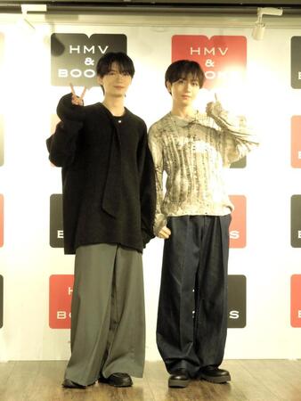 　フォトブック「ｐｕｚｚｌｅ」発売記念イベントに登場した「原因は自分にある。」の（左から）杢代和人、長野凌大