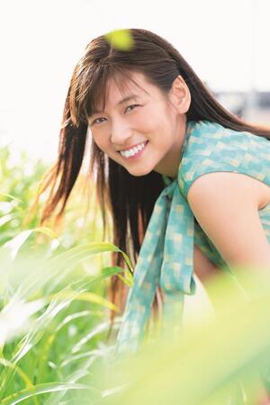 　小阪由佳写真集「ｕｎｔｉｌ　ｔｈｅ　ｅｎｄ　～裸洗～」より©Ｓｅｉｊｉ　Ｙａｎｉｓｈｉ　©Ｆｕｔａｂａｓｈａ　Ｐｕｂｌｉｓｈｅｒｓ　Ｌｔｄ．２０２５