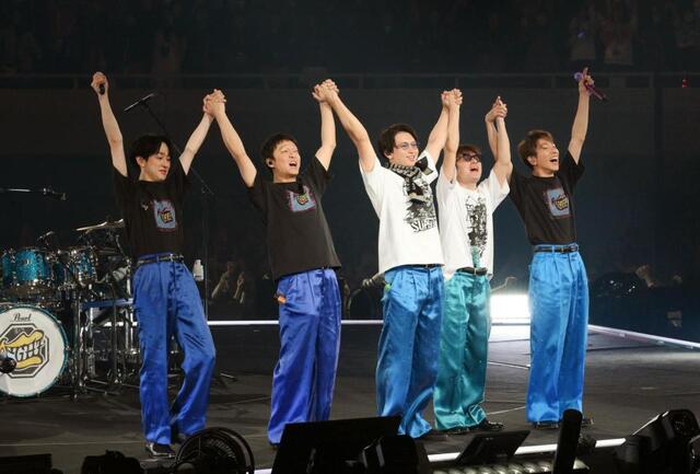 SUPER EIGHT 21年目の初武道館 360度ステージで21曲