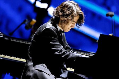 　ピアノリサイタルを開いた角野隼斗