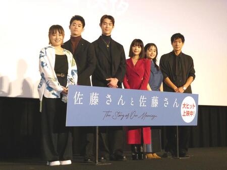 　撮影に応じる（左から）天野千尋監督、三浦獠太、宮沢氷魚、岸井ゆきの、藤原さくら、中島歩