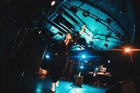 　会場を盛り上げる野島樺乃　©２０２５　Ｚｅｓｔ，Ｉｎｃ．