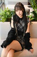 　１ｓｔ写真集「芽色－めいろ－」を発売した伊織芽衣（撮影＝野木原晃一）