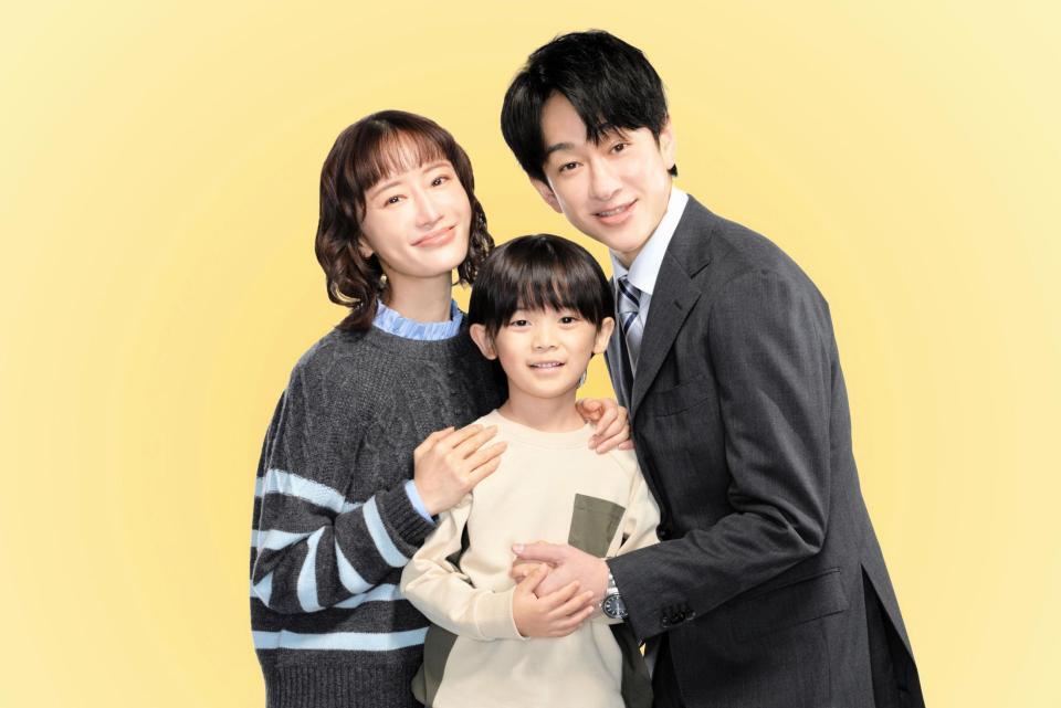 　（左から）松本まりか、佐藤大空、横山裕