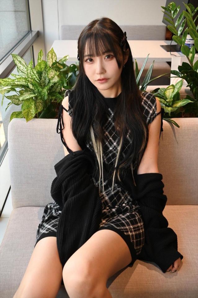 　１ｓｔ写真集「芽色－めいろ－」を発売した伊織芽衣（撮影＝野木原晃一）