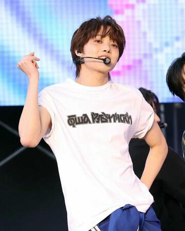 　熱いパフォーマンスを見せる＆ＴＥＡＭのＥＪ（撮影・佐々木彰尚）