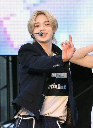 　熱いパフォーマンスを見せる＆ＴＥＡＭのＫ（撮影・佐々木彰尚）