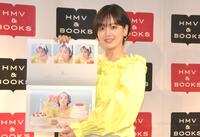 　２０２６年カレンダー発売記念イベントでお気に入りカットを披露する伊原六花