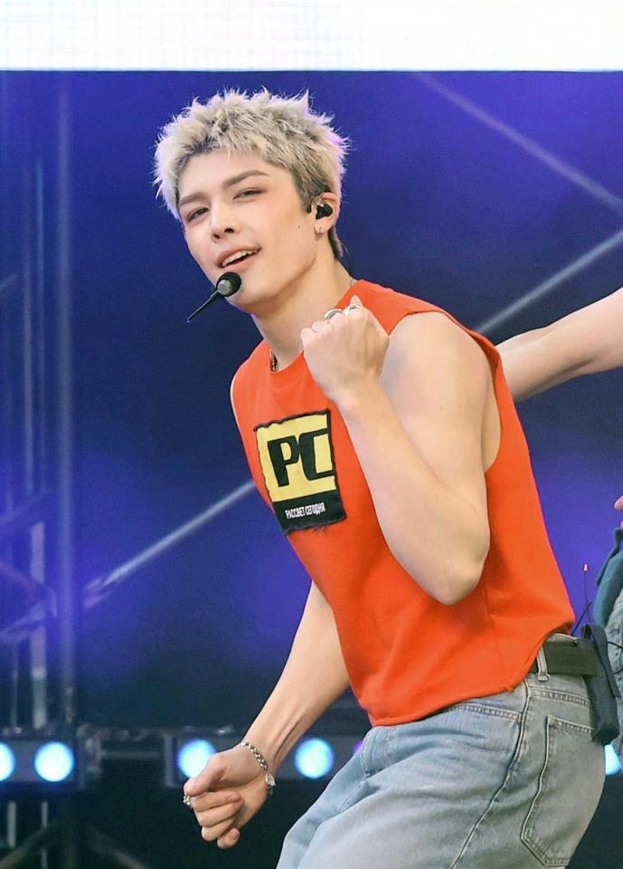 　熱いパフォーマンスを見せる＆ＴＥＡＭのＭＡＫＩ（撮影・佐々木彰尚）