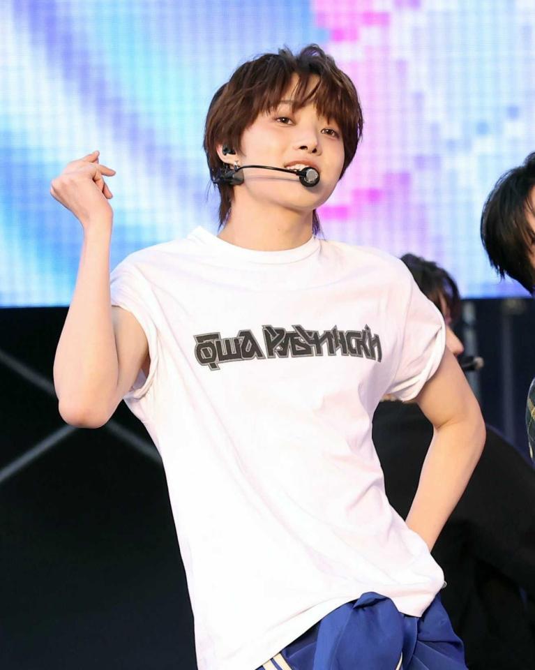 　熱いパフォーマンスを見せる＆ＴＥＡＭのＥＪ（撮影・佐々木彰尚）