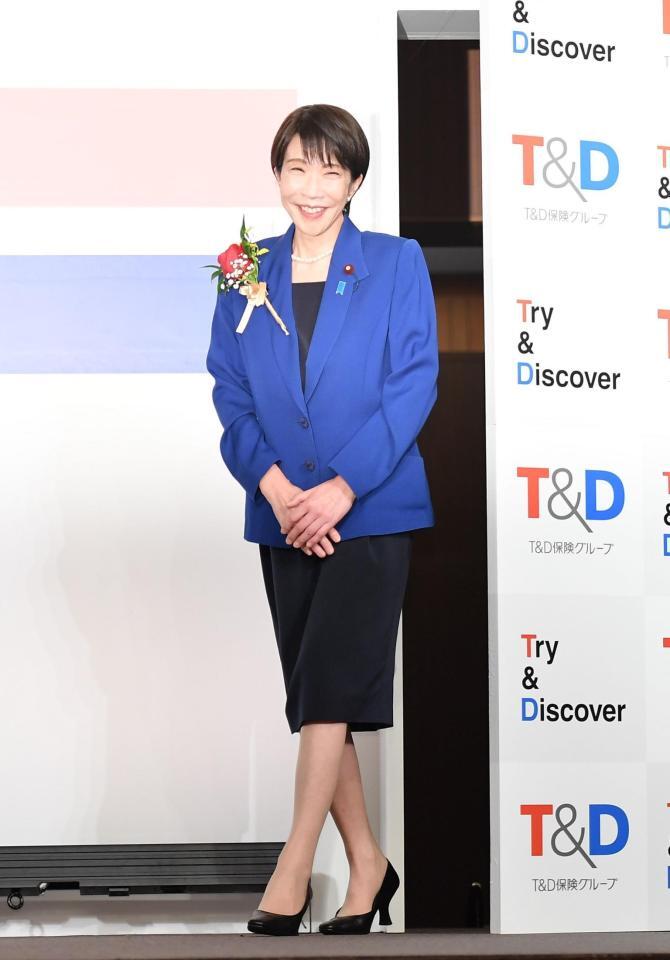 　新語・流行語大賞　発表・表彰式に笑顔で登場した高市早苗首相（撮影・開出牧）