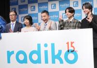 　イベントに出席した（左から）株式会社ｒａｄｉｋｏの池田卓生代表取締役社長、秀島史香、太田光、石原慎也、木戸大聖