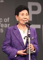 　授賞式であいさつをする袴田ひで子さん（撮影・佐々木彰尚）