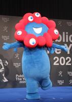 　授賞式に出席したミャクミャク（撮影・佐々木彰尚）