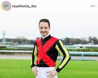 この勝負服ってことは…。ザ・ロイヤルファミリーのインスタグラム＠ｒｏｙａｌｆａｍｉｌｙ＿ｔｂｓより