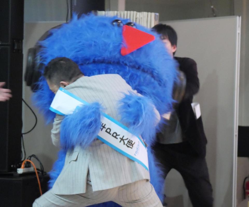 　ラジまるを投げ飛ばす太田光