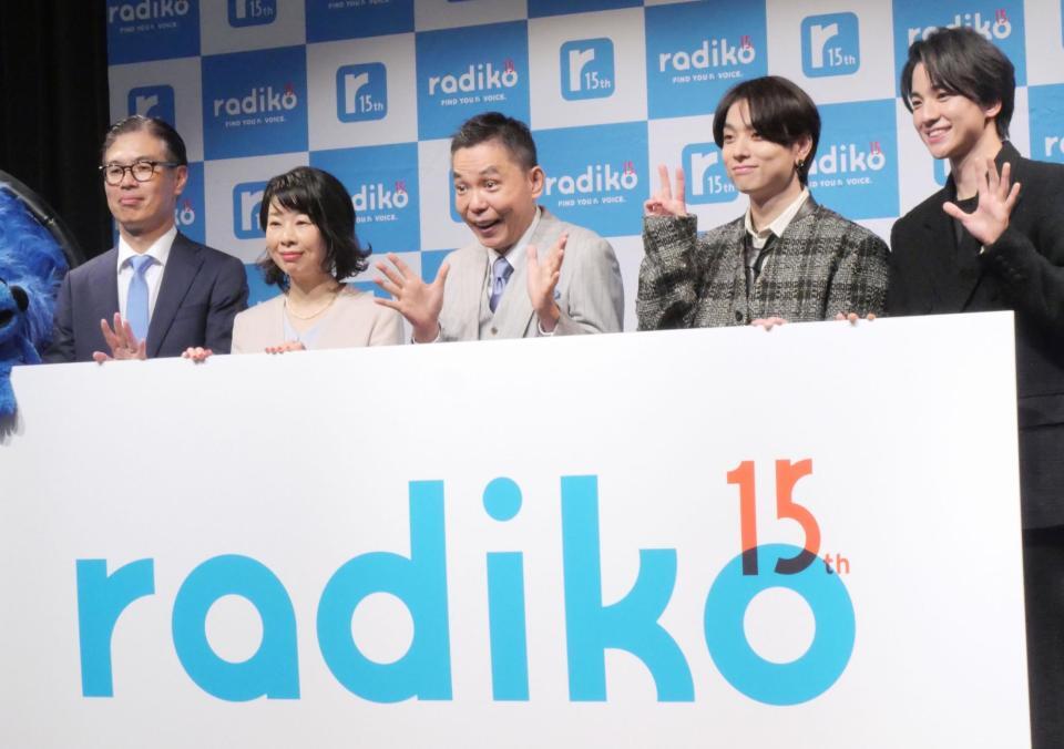 　イベントに出席した（左から）株式会社ｒａｄｉｋｏの池田卓生代表取締役社長、秀島史香、太田光、石原慎也、木戸大聖