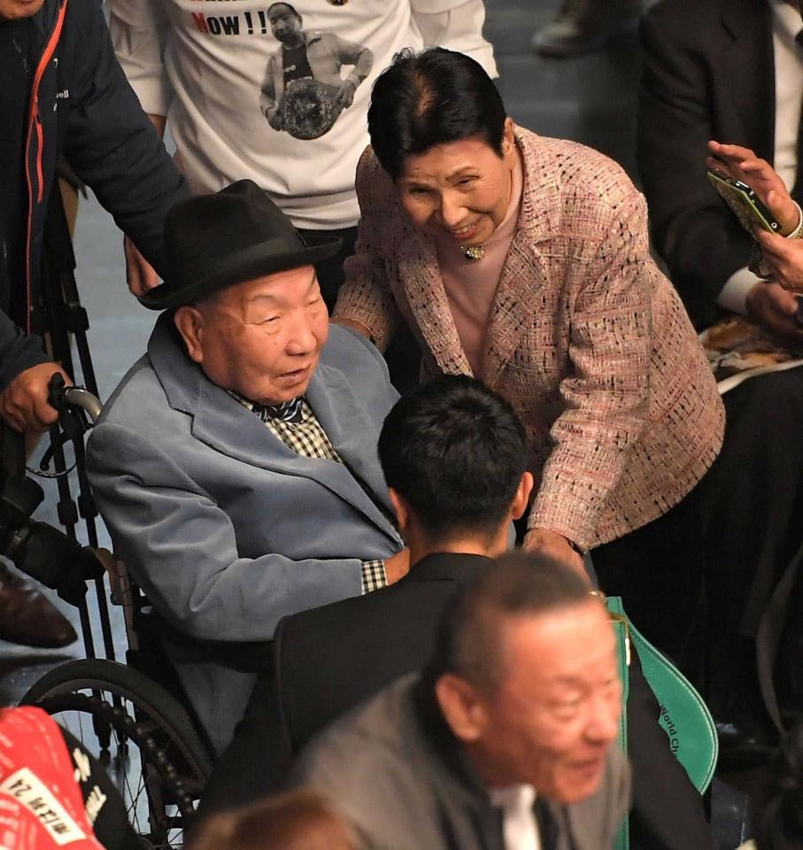 　袴田巌さんと姉の袴田秀子さん（右）＝２４年１１月