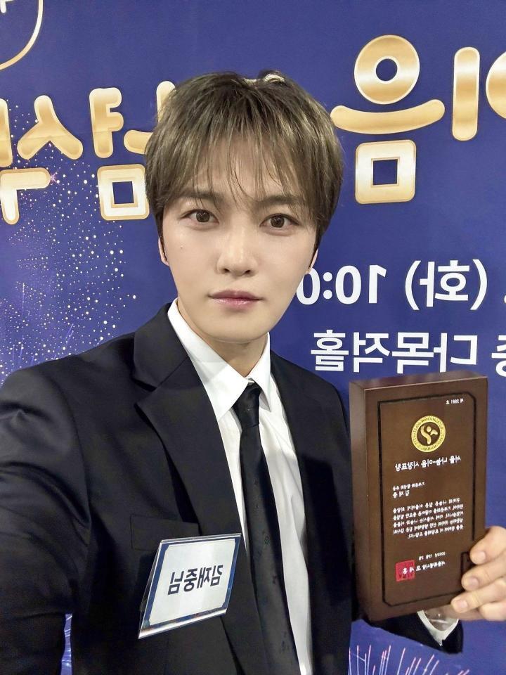 韓国芸能プロダクション・ｉＮＫＯＤＥのＸ＠ｉｎｋｏｄｅｏｆｆｉｃｉａｌより　ソウル特別市から寄付文化の活性化有功表彰を受賞したジェジュン