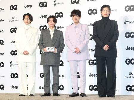 　ポーズを決めるｔｉｍｅｌｅｓｚの（左から）橋本将生、松島聡、原嘉孝、篠塚大輝（撮影・石井剣太郎）