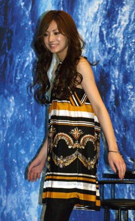 明治大学の卒業が決定したことを明かした北川景子＝２００９年１月