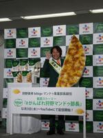 　撮影に応じる狩野英孝