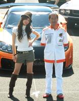 　映画「ワイルドスピードＸ３」での熱演をアピールした北川景子（左）と土屋圭一＝２００６年８月