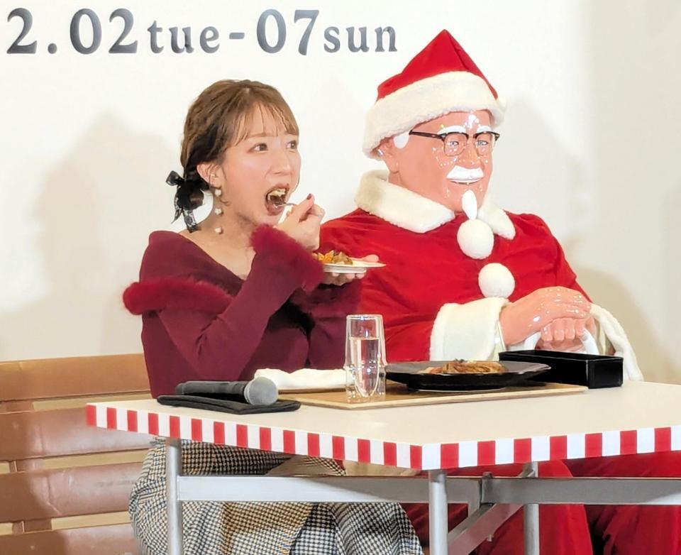 　クリスマス限定商品を試食する辻希美