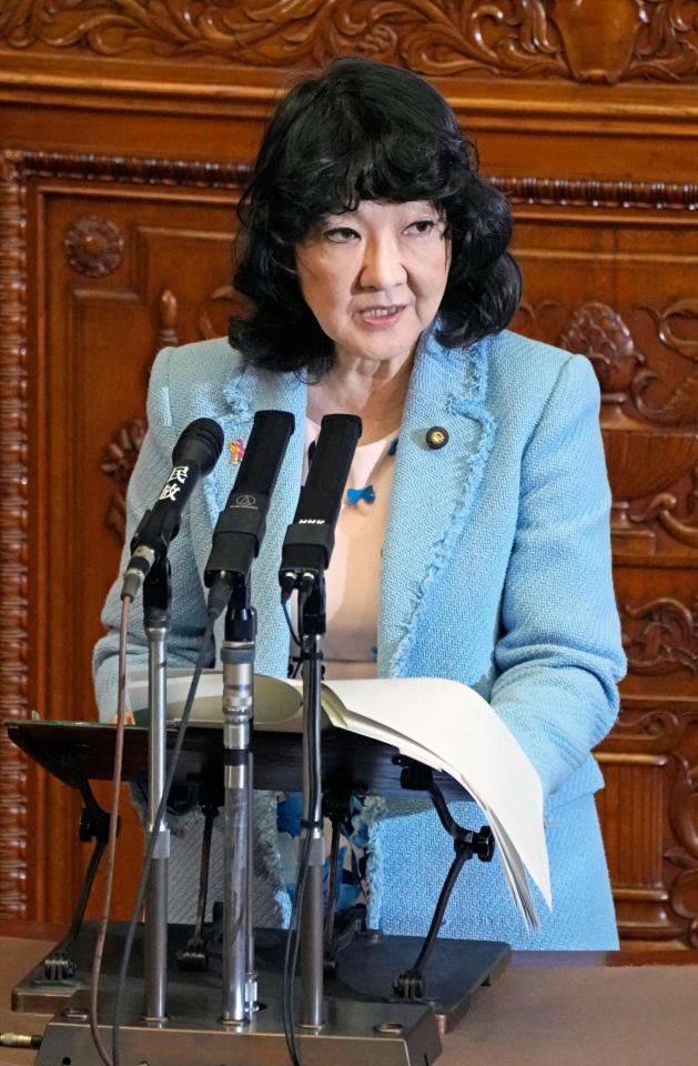 　参院本会議で答弁する片山財務相＝３日午前