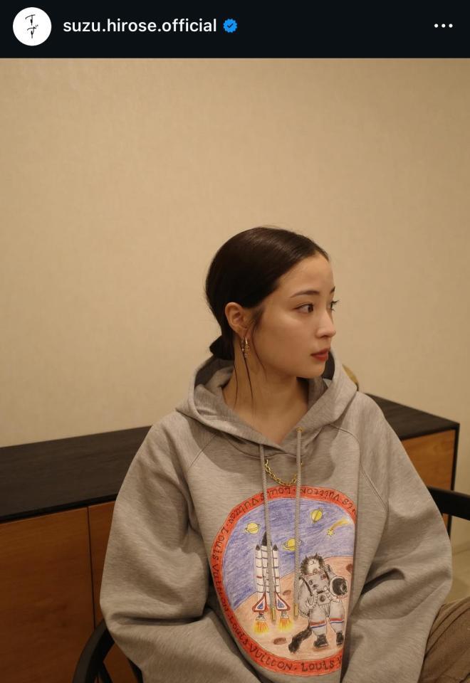 　広瀬すずの公式インスタグラム（＠ｓｕｚｕ．ｈｉｒｏｓｅ．ｏｆｆｉｃｉａｌ）より