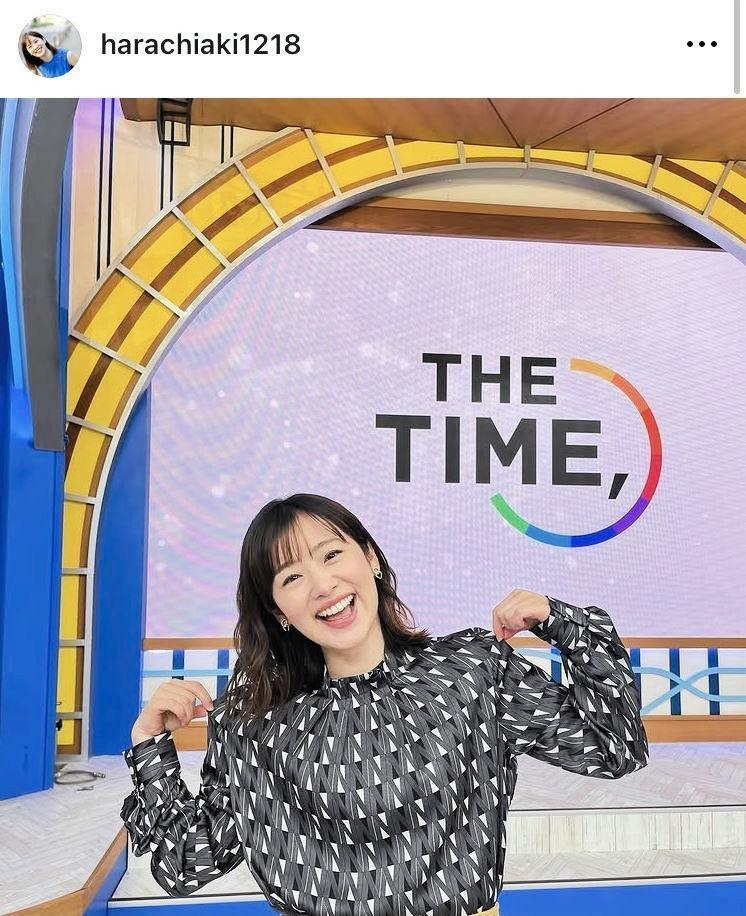 スタジオで笑顔を見せる原千晶。インスタグラム＠ｈａｒａｃｈｉａｋｉ１２１８（２４年１月１０日付）より