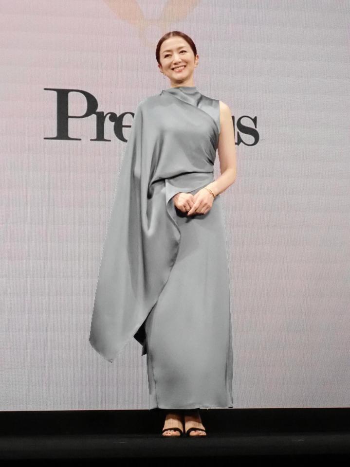 　「時の人」賞を受賞した鈴木京香