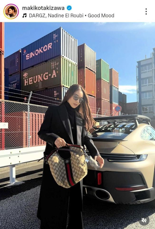 　滝沢眞規子のインスタグラム＠ｍａｋｉｋｏｔａｋｉｚａｗａ（１１月２９日付）より