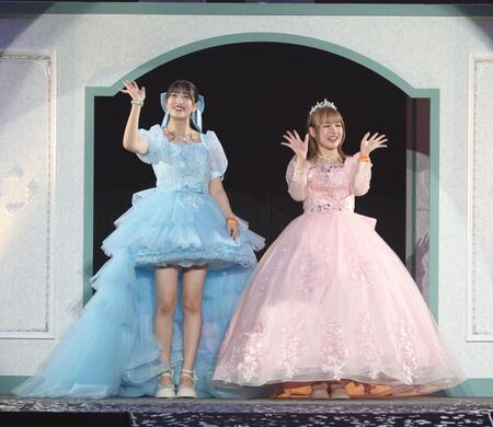 　卒業しファンに別れを告げるモーニング娘。’２５の羽賀朱音（左）と横山玲奈（撮影・金田祐二）