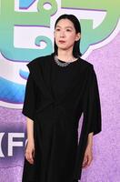 　シックな黒のドレスで登場した江口のりこ（撮影・園田高夫）