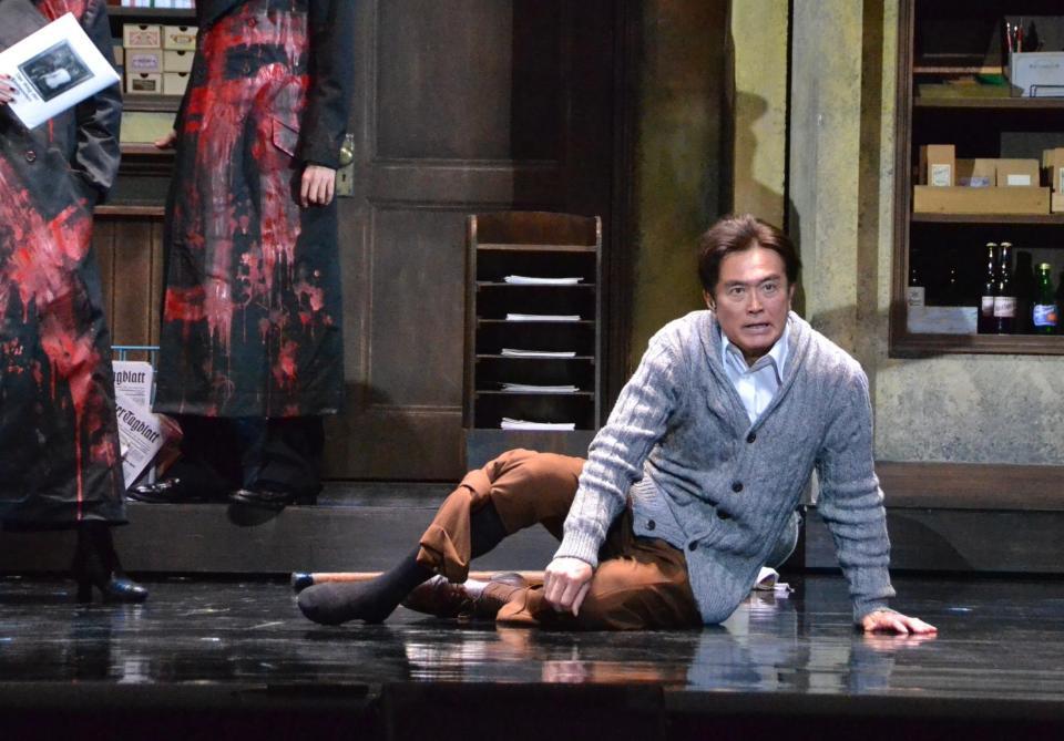 　舞台「キオスク」フォトコールに登場した石黒賢