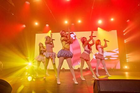 　ステージで躍動するｆ５ｖｅ