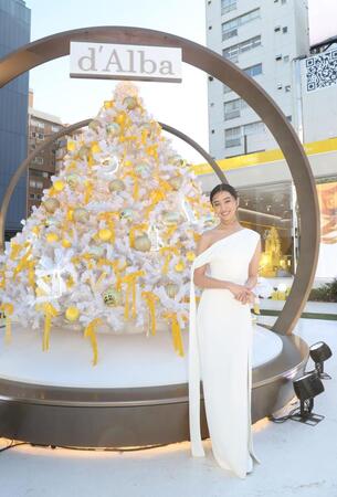 　ポーズを決めるＫōｋｉ，（撮影・佐々木彰尚）