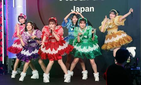 　熱いパフォーマンスを見せる超ときめき♡宣伝部