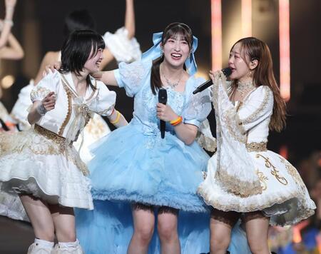 　ドレスで熱唱するモーニング娘。’２５の羽賀朱音（撮影・金田祐二）