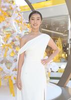 　ポーズを決めるＫōｋｉ，（撮影・佐々木彰尚）