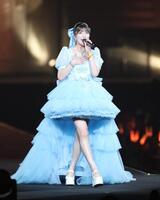 　ドレスで熱唱するモーニング娘。’２５の羽賀朱音（撮影・金田祐二）