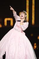 　卒業のドレスで熱唱するモーニング娘。’２５の横山玲奈（撮影・金田祐二）