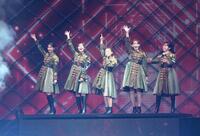 　オープニングに登場した（左から）柏木由紀、指原莉乃、高橋みなみ、小嶋陽菜、峯岸みなみ（撮影・堀内翔）