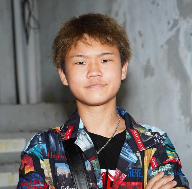 人気高校生YouTuberが入院 点滴に包帯