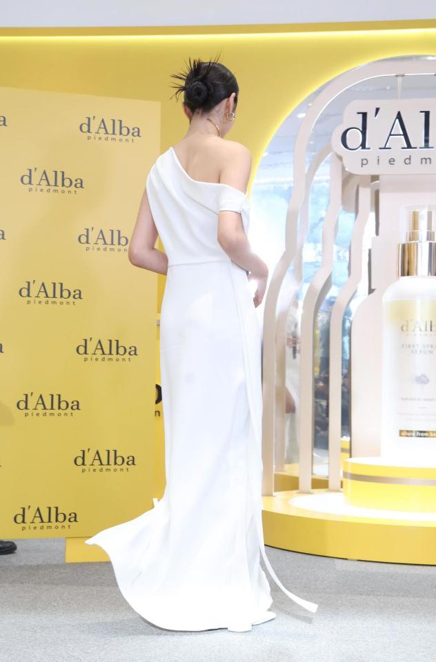 　会場を後にするＫōｋｉ，（撮影・佐々木彰尚）