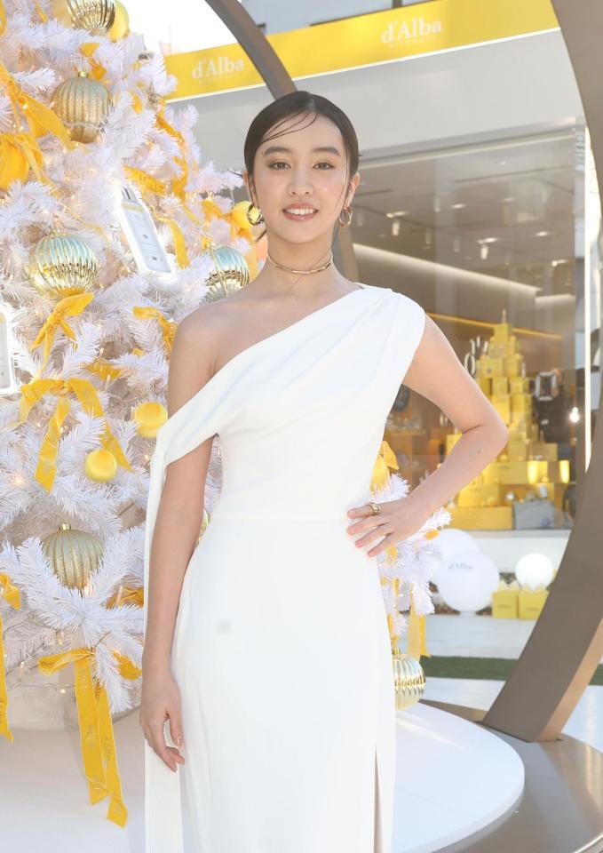 　ポーズを決めるＫōｋｉ，（撮影・佐々木彰尚）