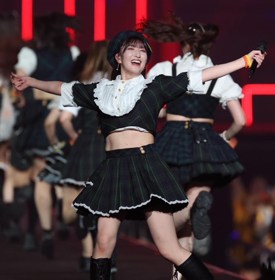 　卒業スペシャルで熱唱するモーニング娘。’２５の羽賀朱音（撮影・金田祐二）